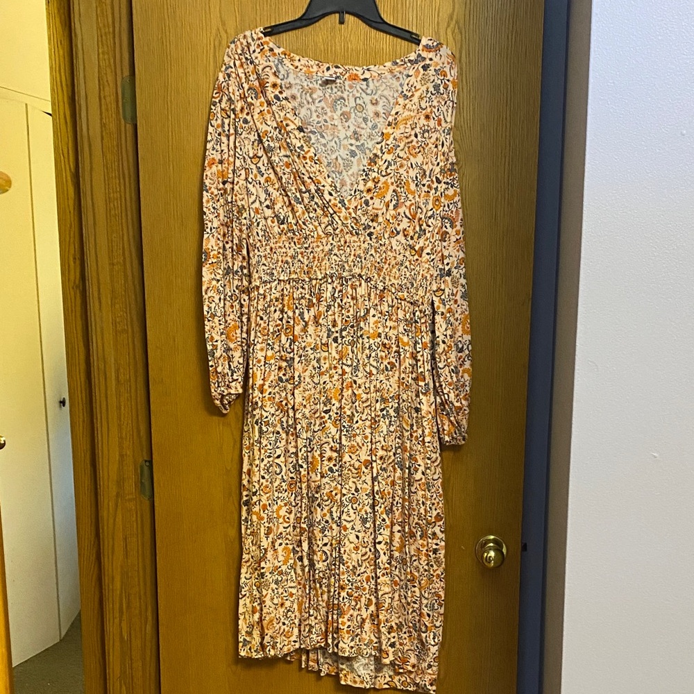 Old Navy Floral Long Sleeve Dress - peach with orange and gray paisley design!